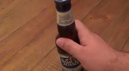 喝啤酒找不到开瓶器？别慌！学会